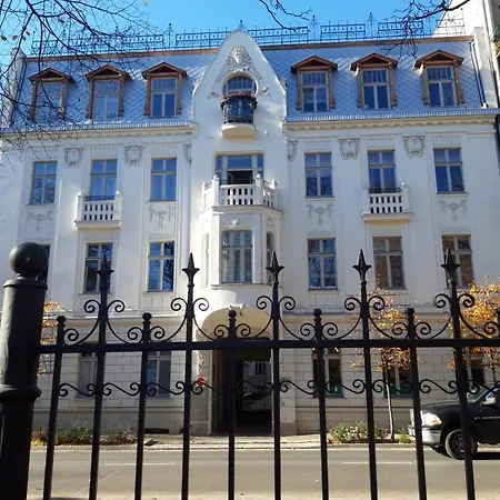 아파트 Hampton Court