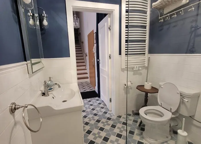 Hampton Court Apartman *