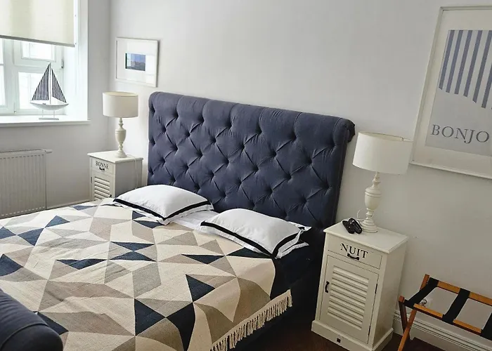 Hampton Court Apartman